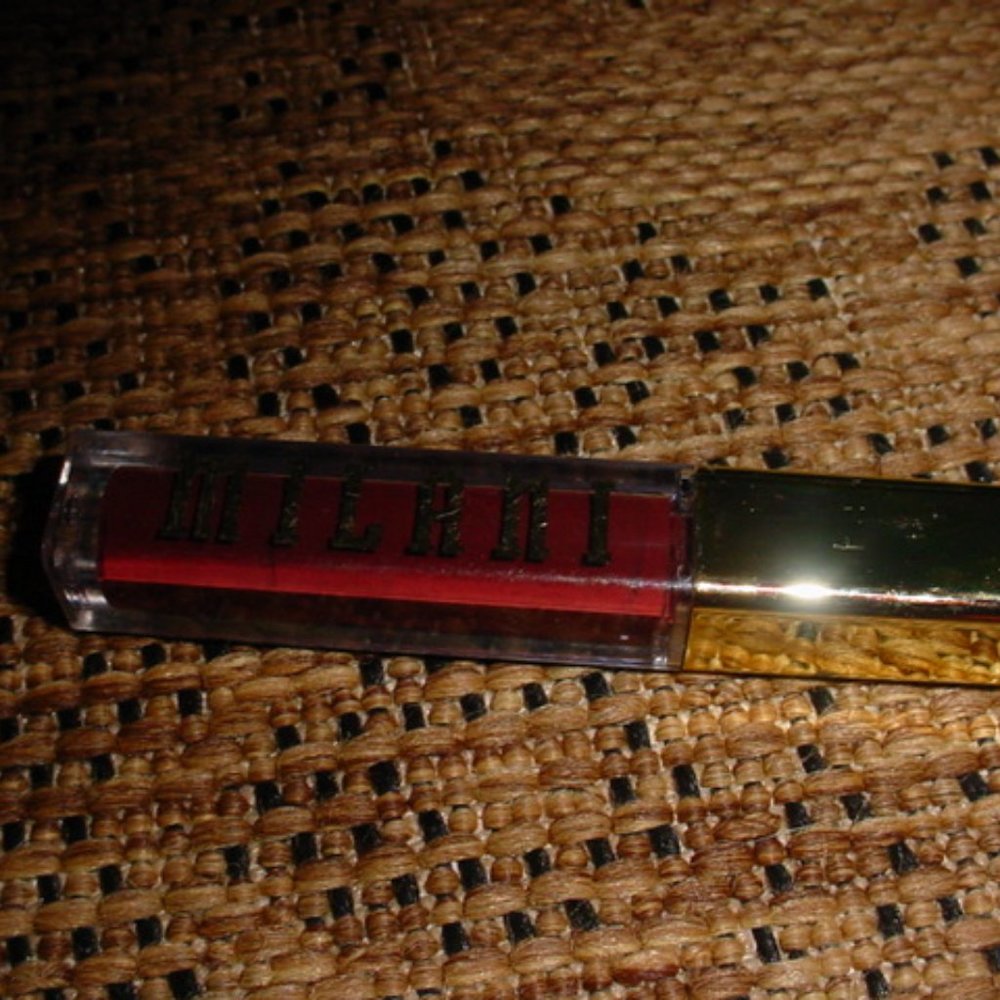 MILANI New Amore Satin Matte Lip CASHMERE
